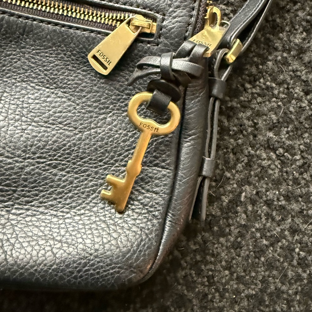 Fossil Black piper toaster pebbled Leather Crossbody with Gold Accents - Picture 11 of 16